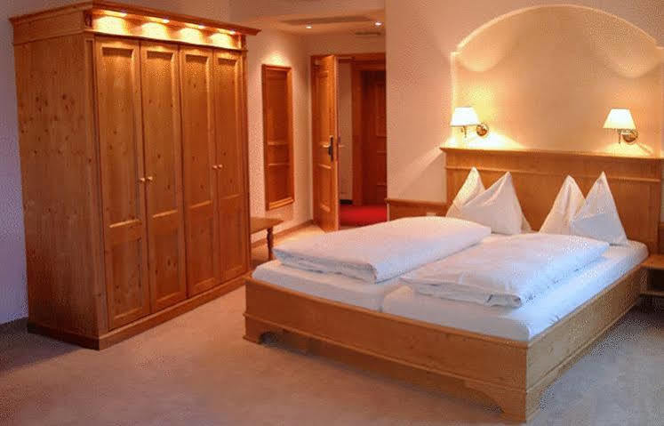 Hotel Garni Partaneshof Merano Exterior photo